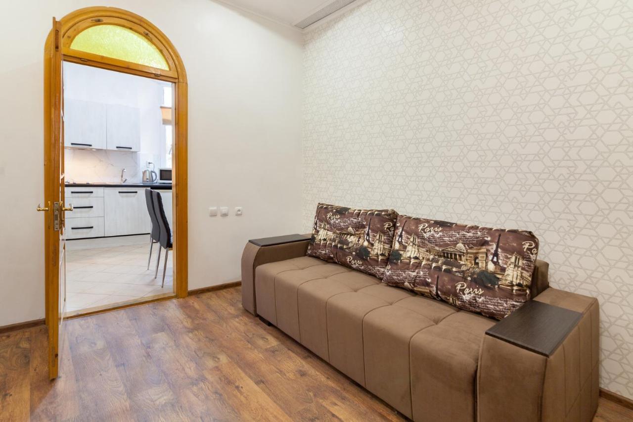 Leogrand Apartments Panteleimona Kulisha 27 Львов Экстерьер фото